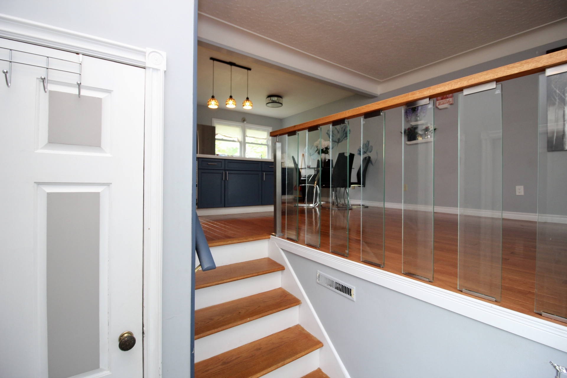 99 Golden Boulevard West - 1