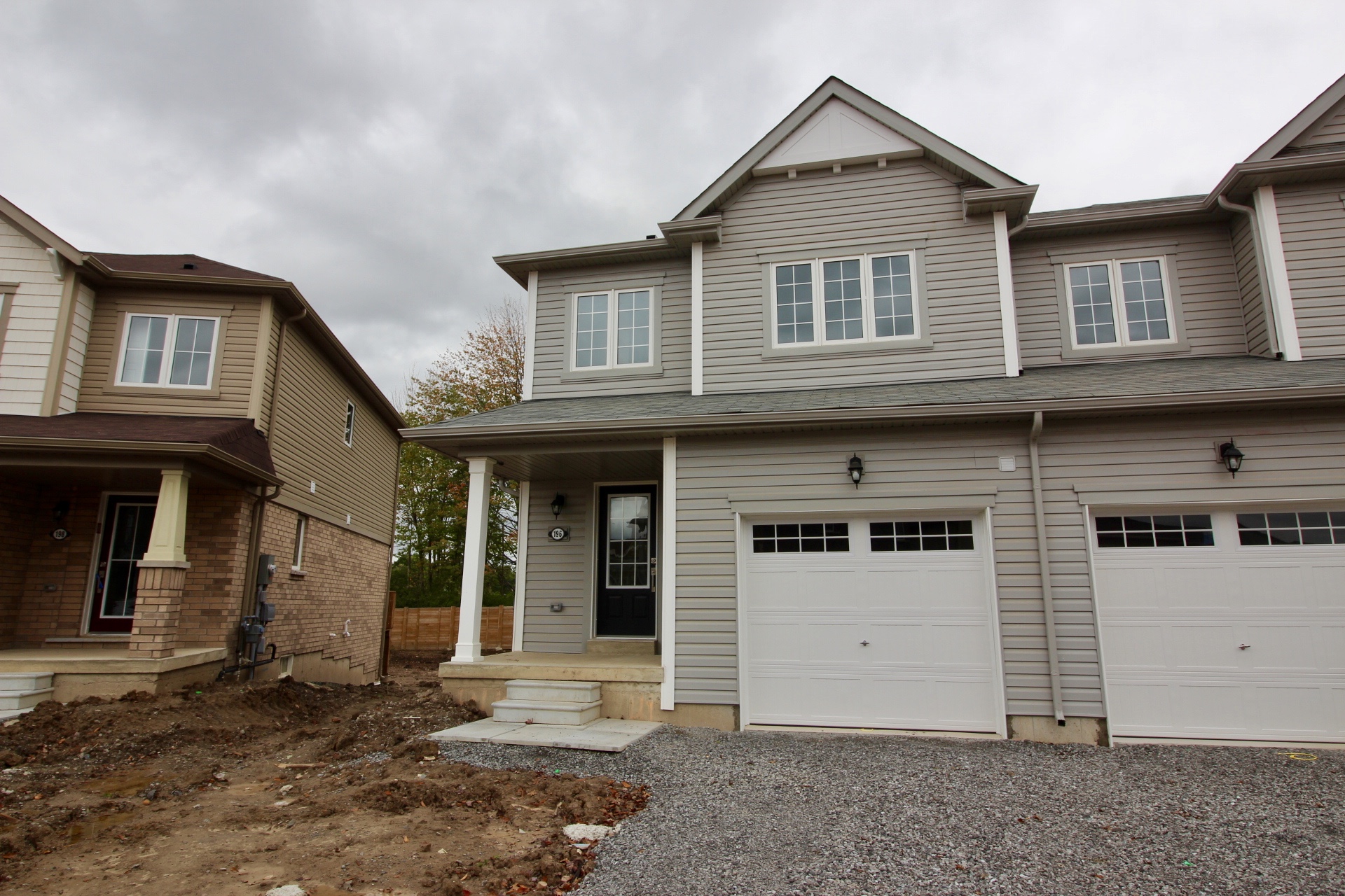 196 Esther Crescent - 1